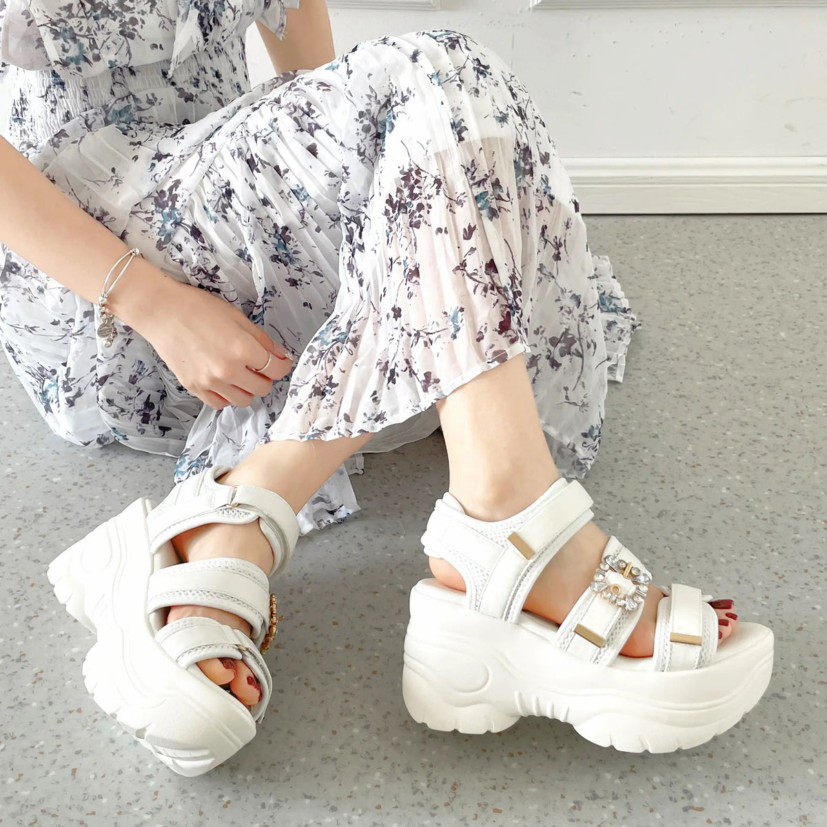 Shoes in Closet +9.0cm 超軽量 厚底 ビジューバックル サンダル 5989 ホワイト SIC-5989_WHT