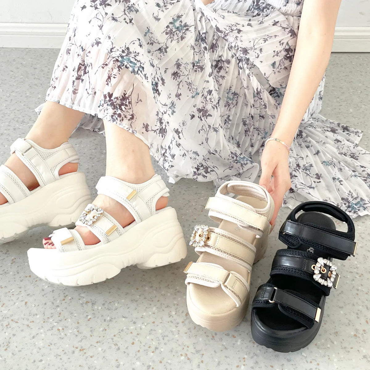 Shoes in Closet +9.0cm 超軽量 厚底 ビジューバックル サンダル 5989 ホワイト SIC-5989_WHT