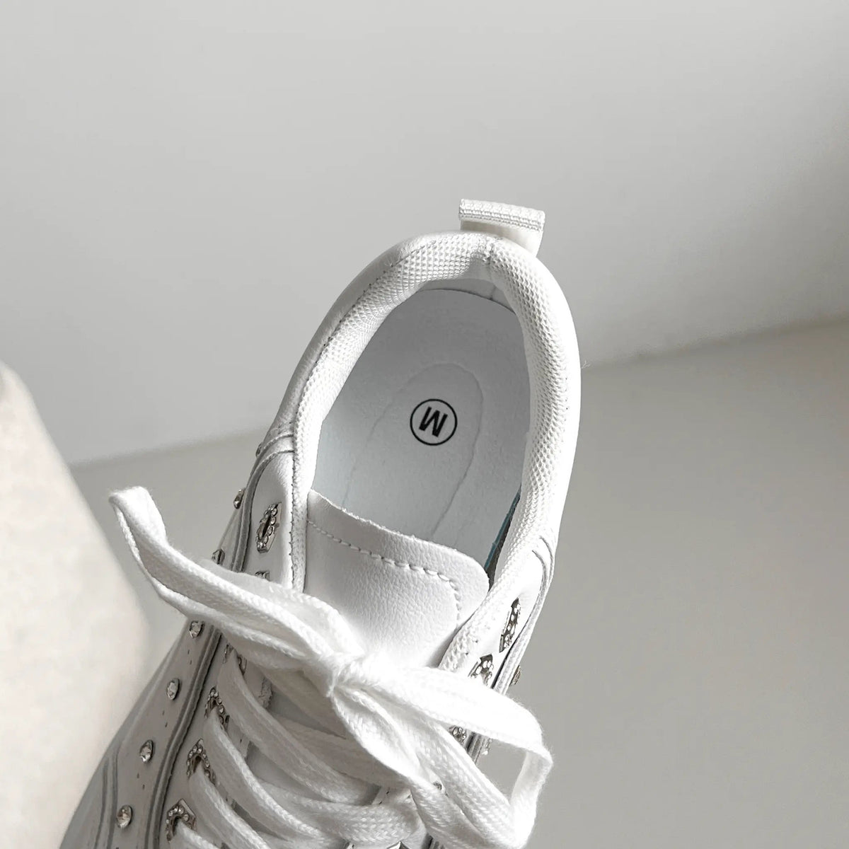 Shoes in Closet 厚底 インヒール入り ビジューパーツ スニーカー 6434 ホワイト SIC-6434_WHT