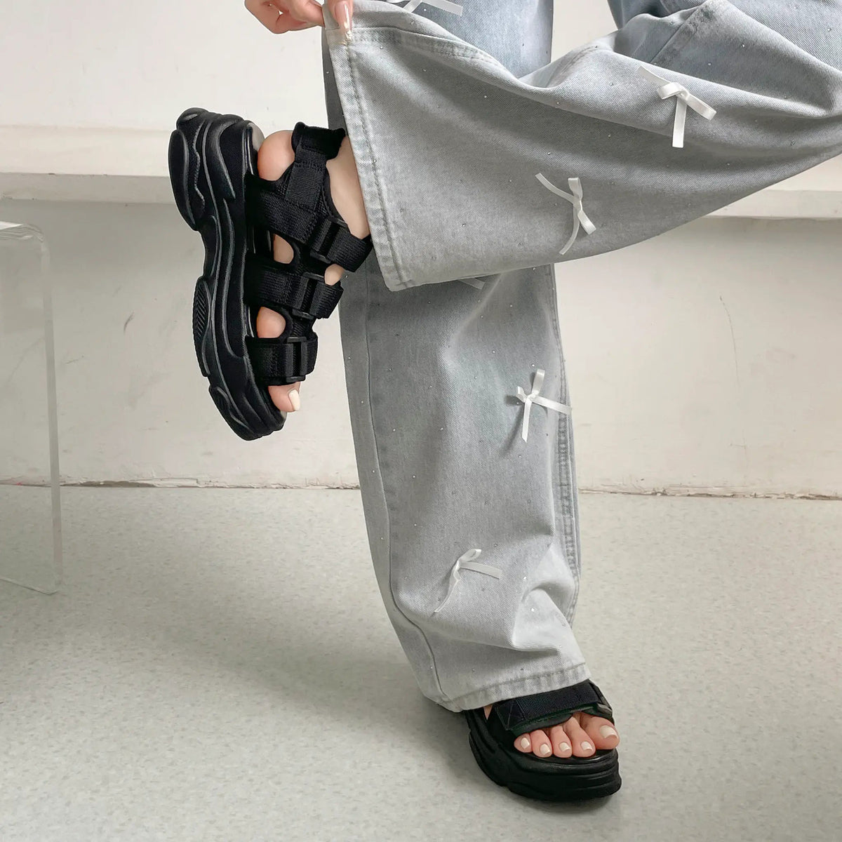 Shoes in Closet +6.0cm 軽量 厚底 クッションソール 3本ベルト シンプル スポーツ サンダル 7485 ブラック/ブラック SIC-7485_BLK/BLK