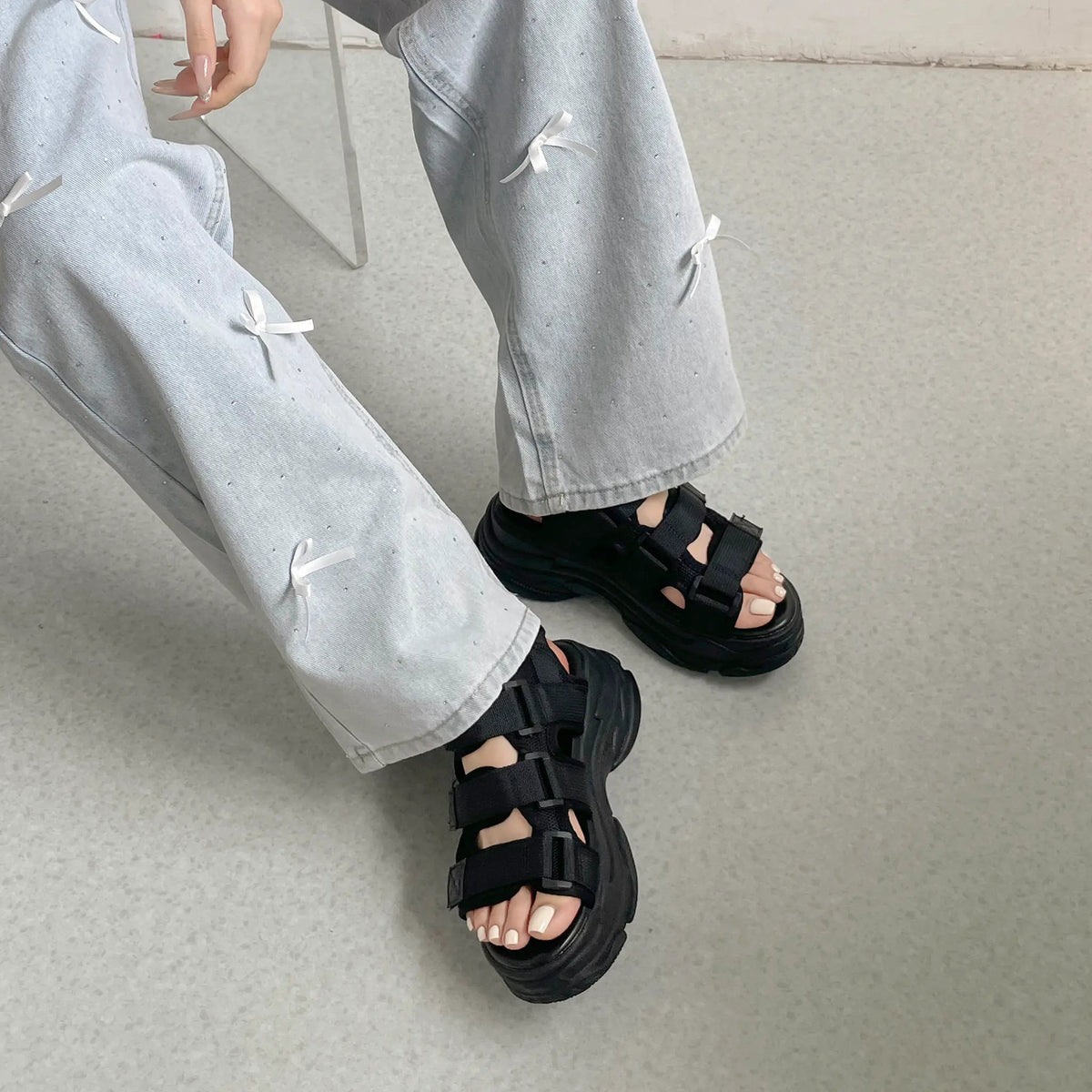 Shoes in Closet +6.0cm 軽量 厚底 クッションソール 3本ベルト シンプル スポーツ サンダル 7485 ブラック/ブラック SIC-7485_BLK/BLK