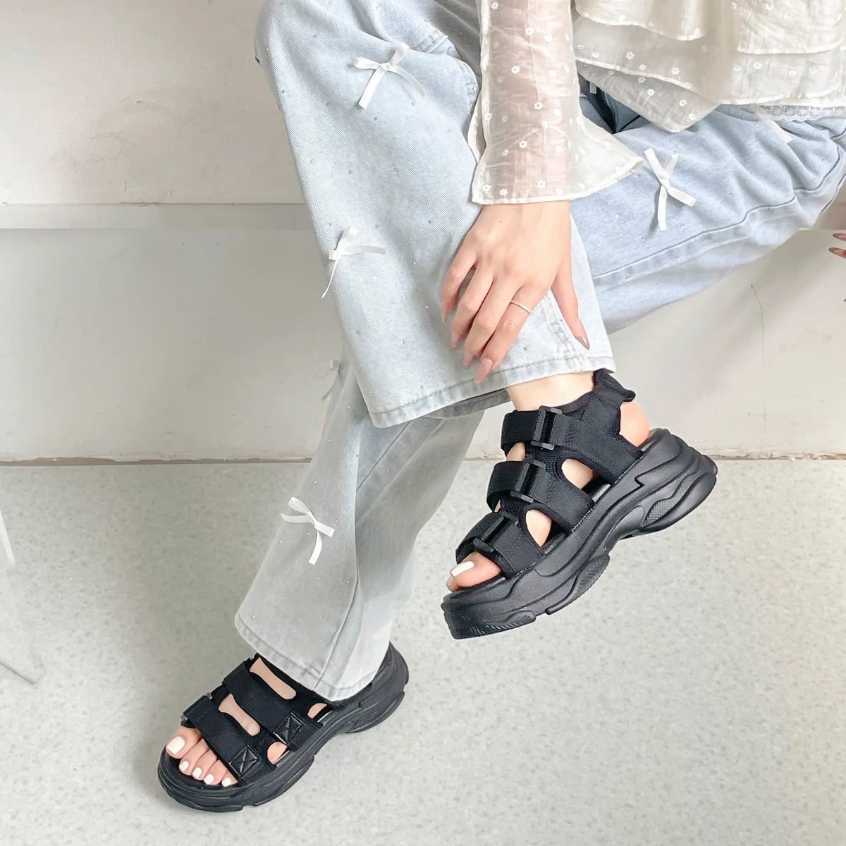 Shoes in Closet +6.0cm 軽量 厚底 クッションソール 3本ベルト シンプル スポーツ サンダル 7485 ブラック/ブラック SIC-7485_BLK/BLK