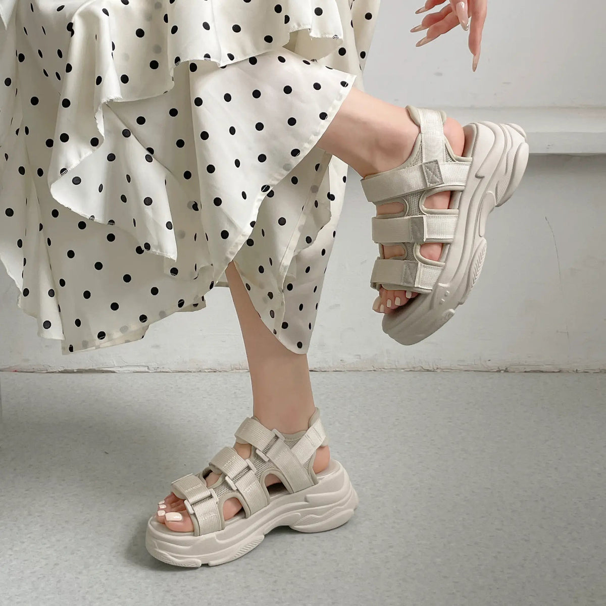 Shoes in Closet +6.0cm 軽量 厚底 クッションソール 3本ベルト シンプル スポーツ サンダル 7485 アイボリー SIC-7485_IV