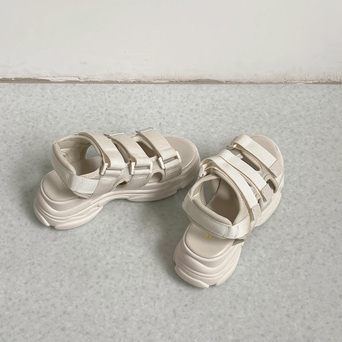 Shoes in Closet +6.0cm 軽量 厚底 クッションソール 3本ベルト シンプル スポーツ サンダル 7485 アイボリー SIC-7485_IV